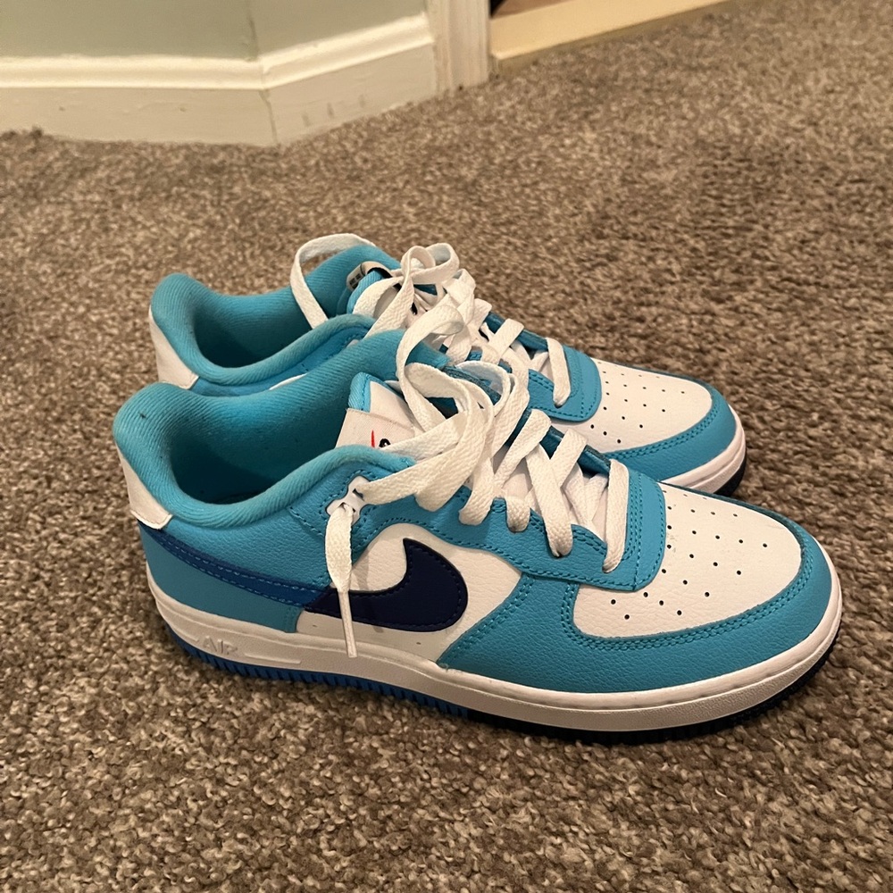 Nike Turquoise and White Low-Top Sneakers